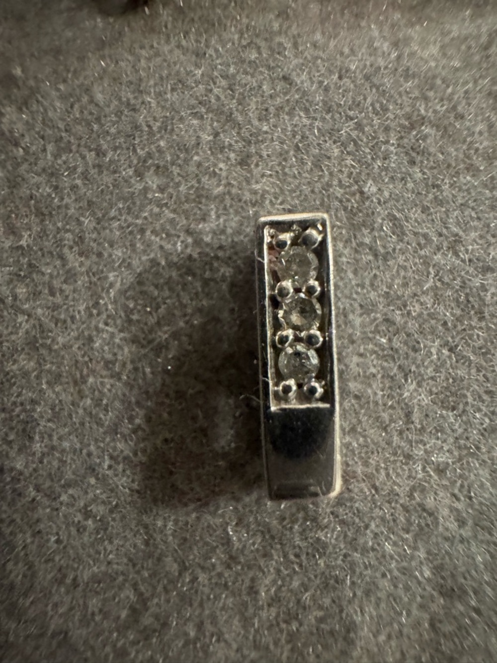 10k white gold diamond pendant